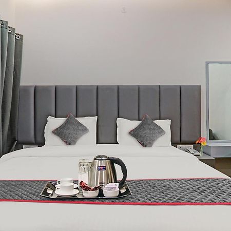 Super Townhouse Hotel Impact Chinhat Luaran gambar