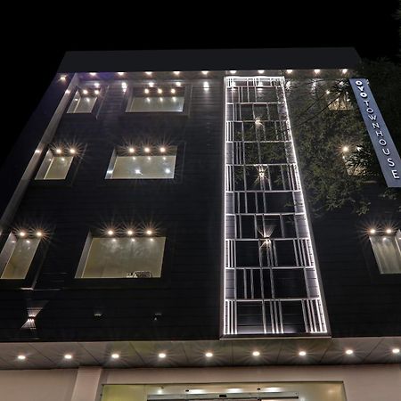 Super Townhouse Hotel Impact Chinhat Luaran gambar