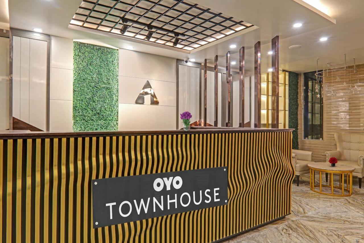 Super Townhouse Hotel Impact Chinhat Luaran gambar