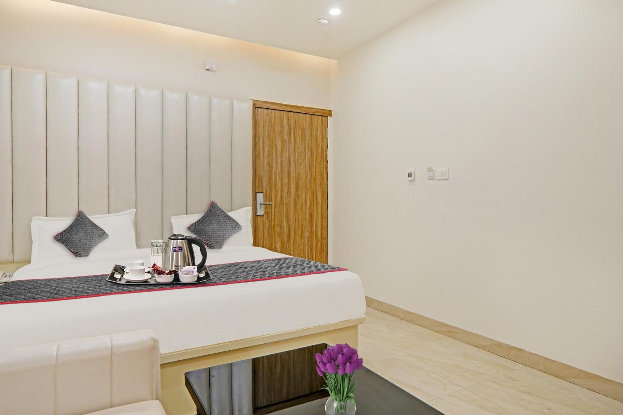 Super Townhouse Hotel Impact Chinhat Luaran gambar