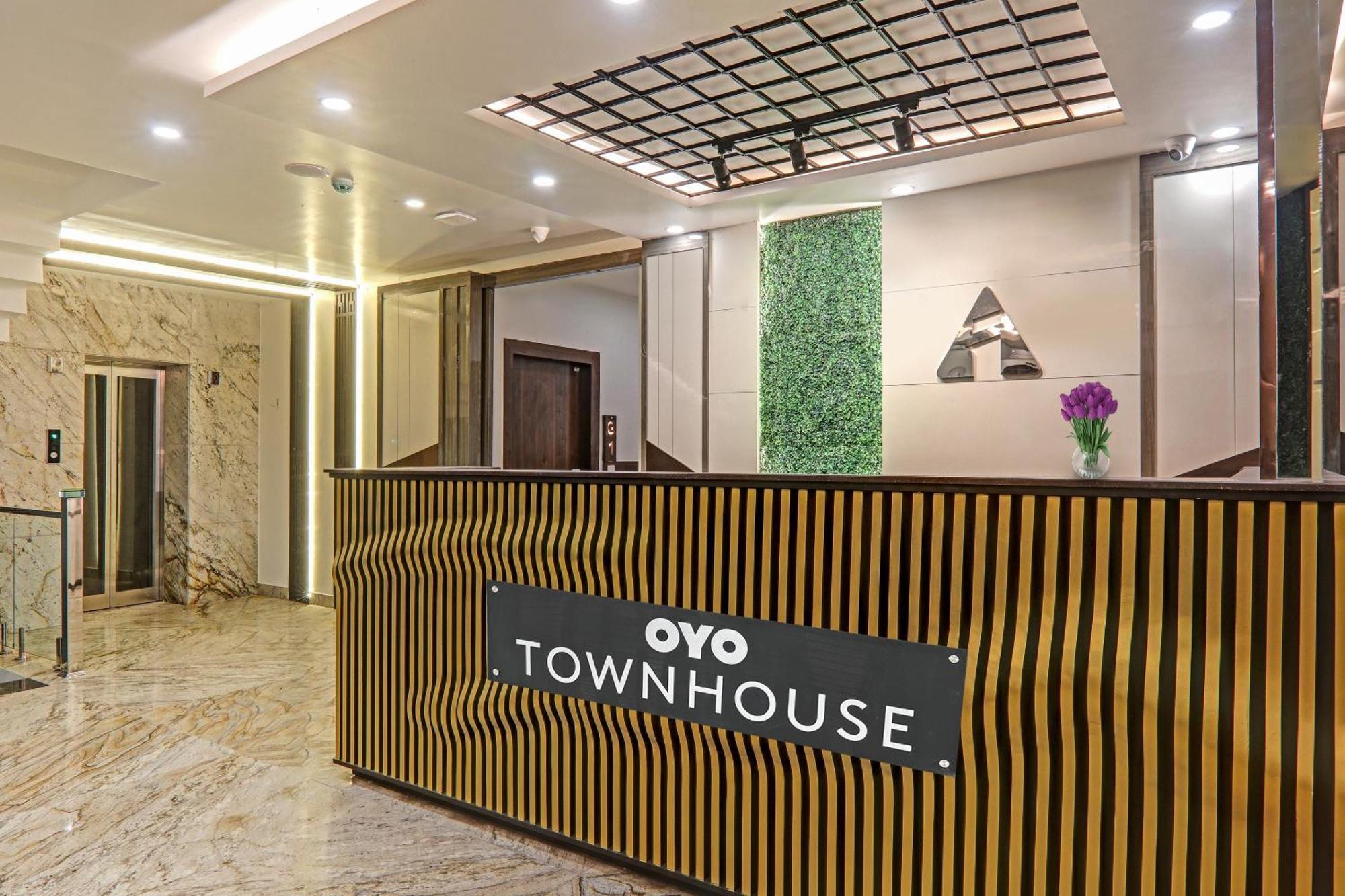 Super Townhouse Hotel Impact Chinhat Luaran gambar