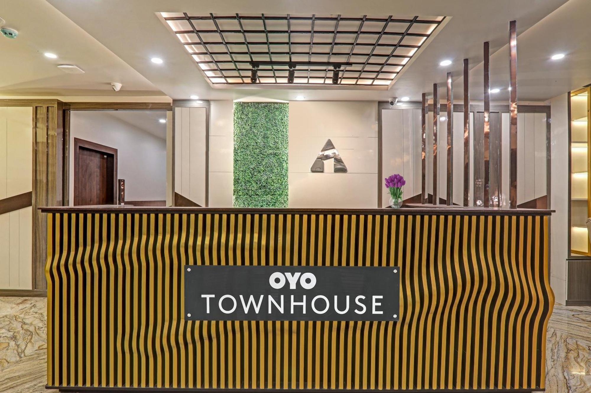 Super Townhouse Hotel Impact Chinhat Luaran gambar