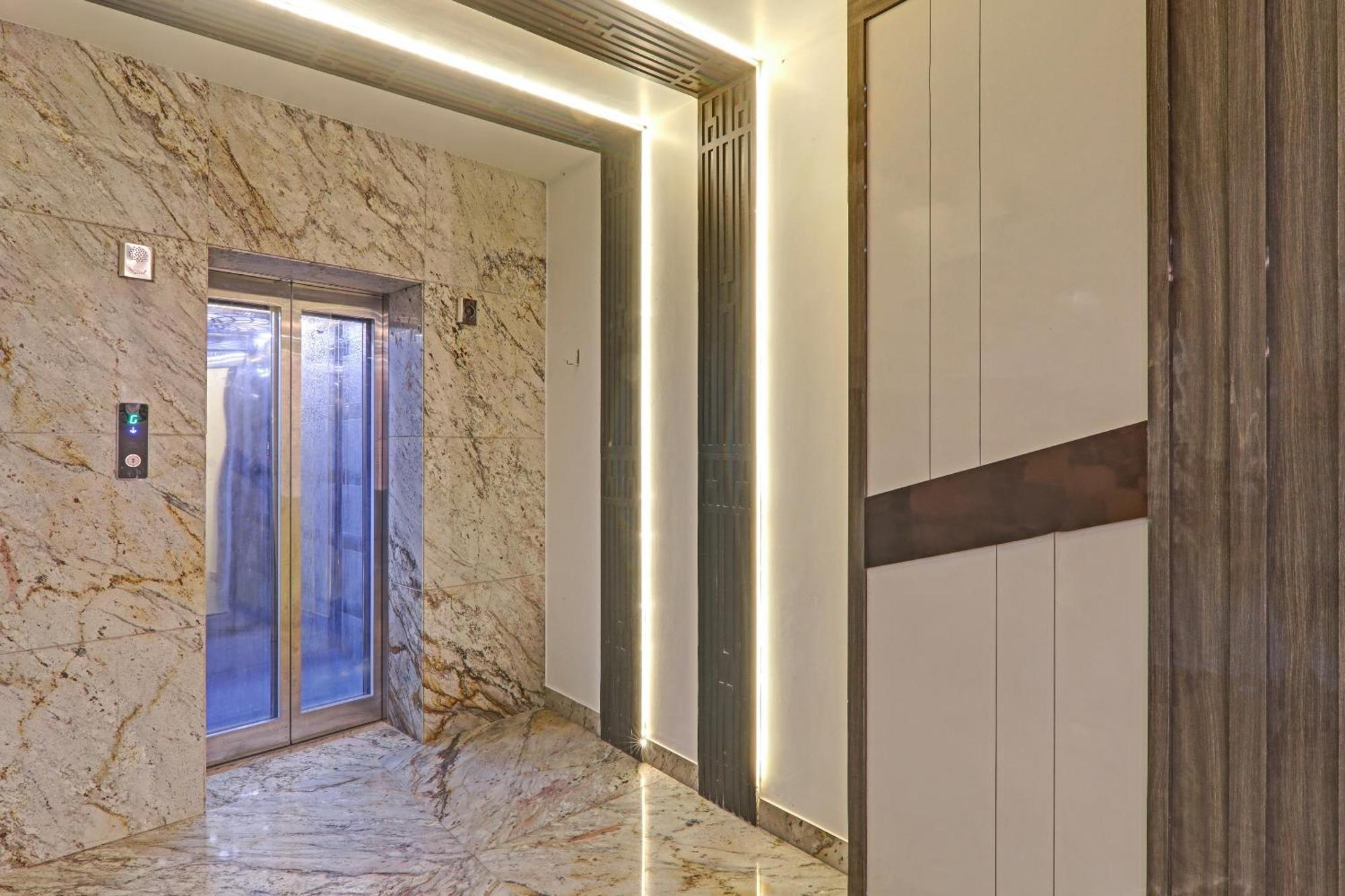 Super Townhouse Hotel Impact Chinhat Luaran gambar