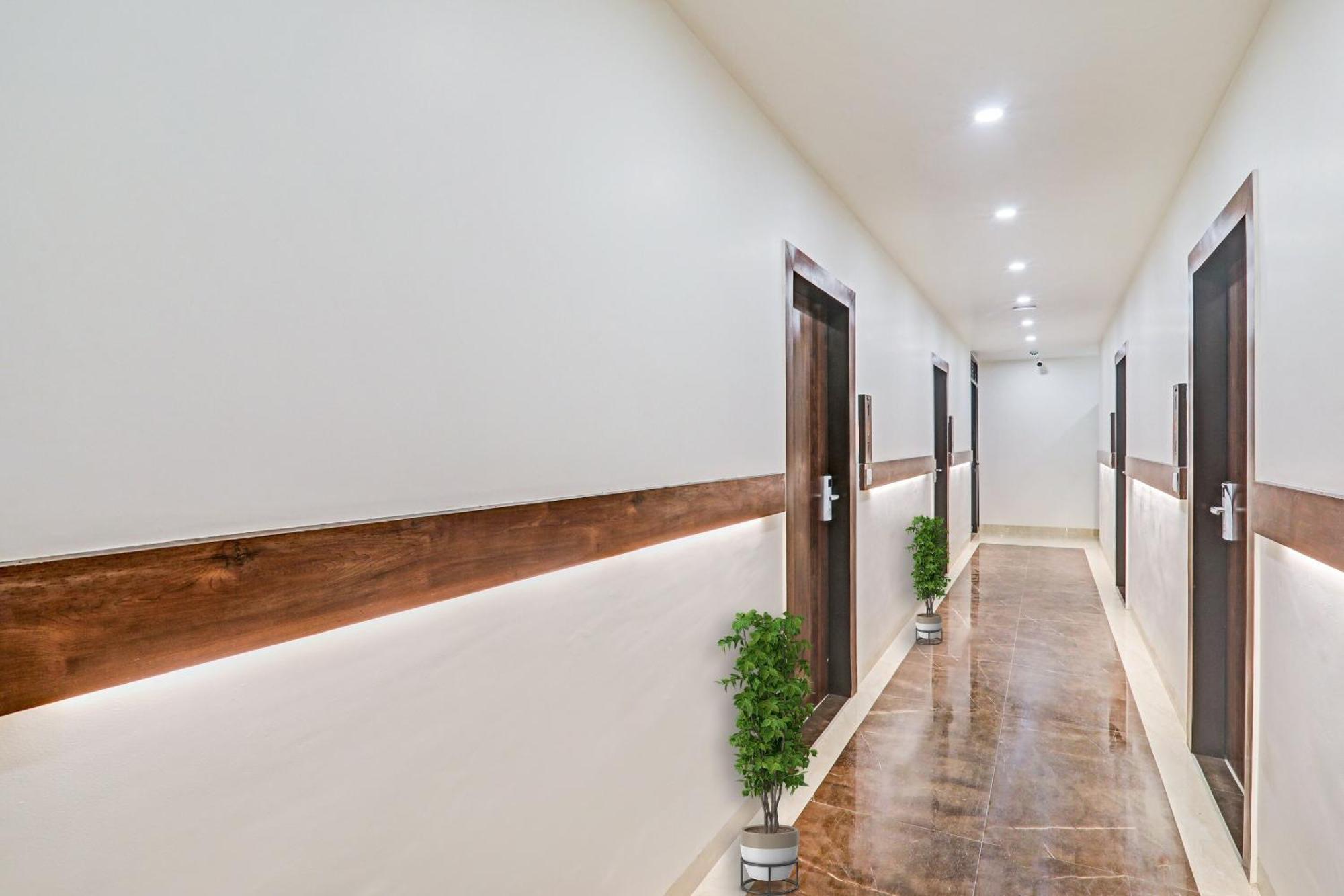 Super Townhouse Hotel Impact Chinhat Luaran gambar