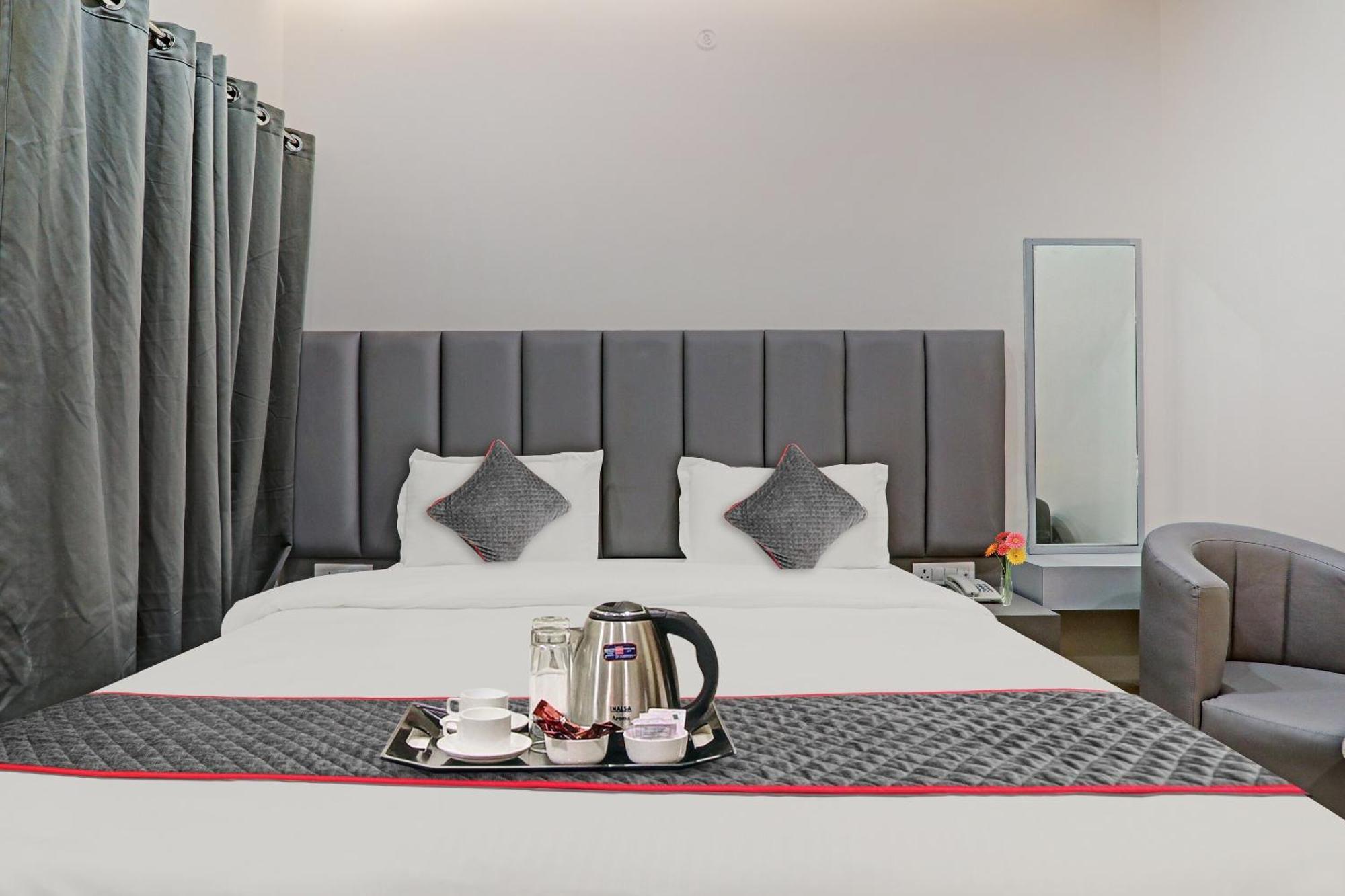 Super Townhouse Hotel Impact Chinhat Luaran gambar