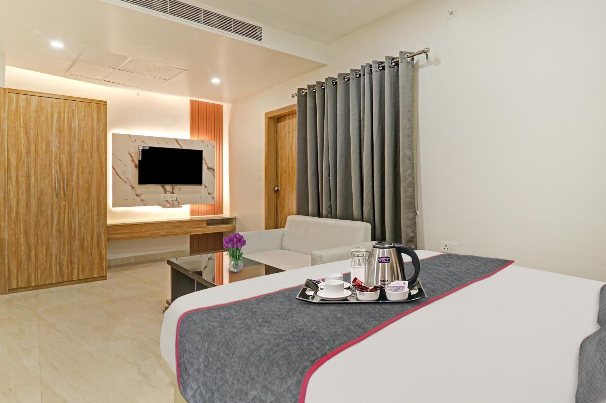 Super Townhouse Hotel Impact Chinhat Luaran gambar