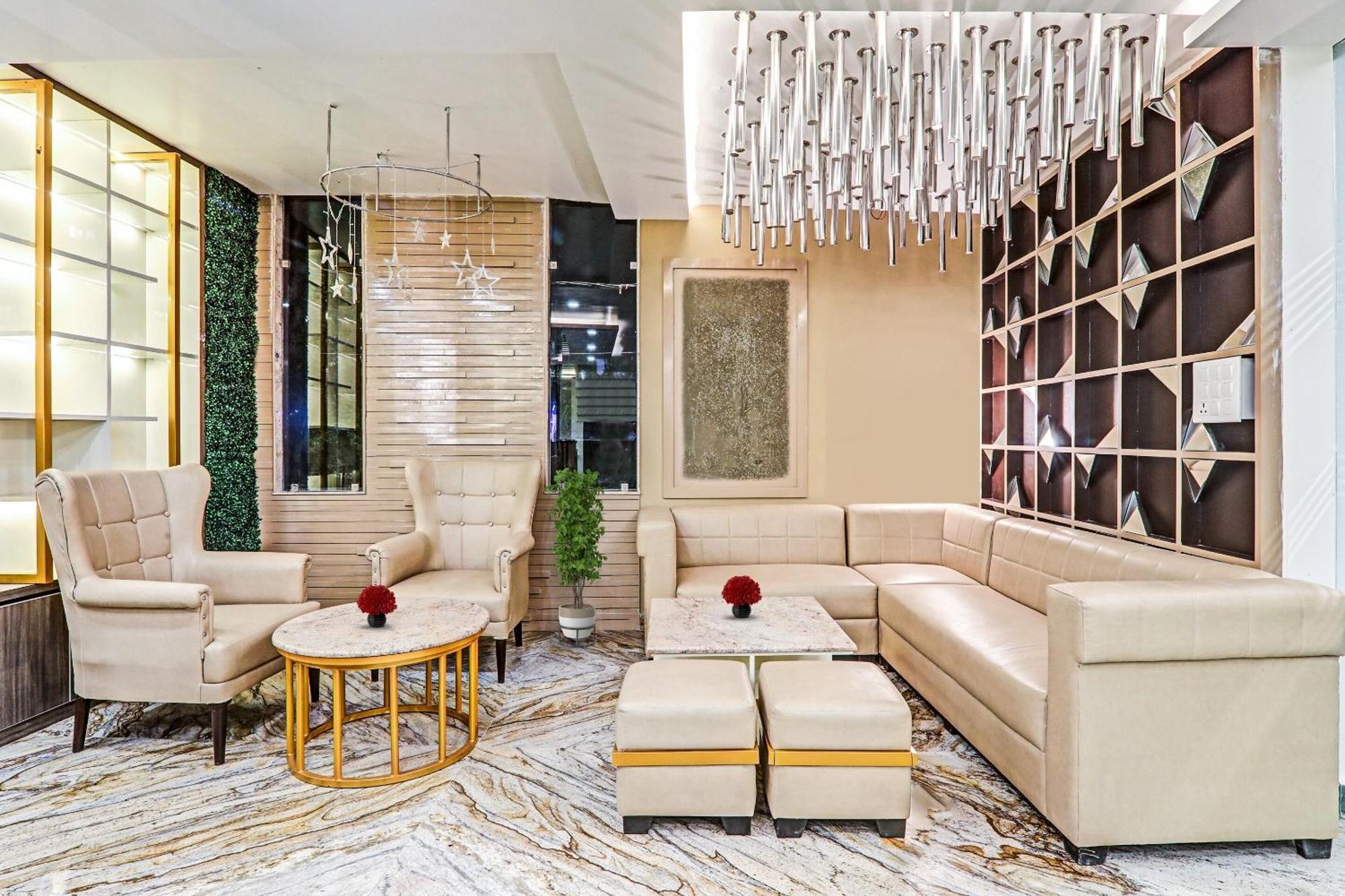 Super Townhouse Hotel Impact Chinhat Luaran gambar