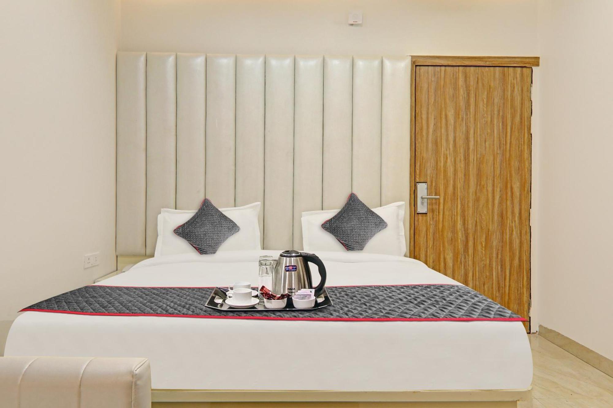 Super Townhouse Hotel Impact Chinhat Luaran gambar